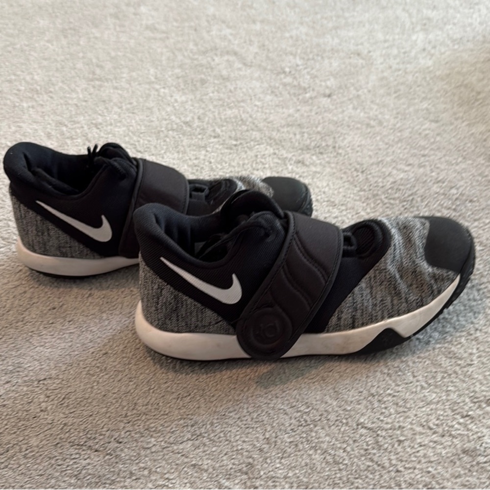Nike Kids Black and Gray Athletic Shoes, boys size 3